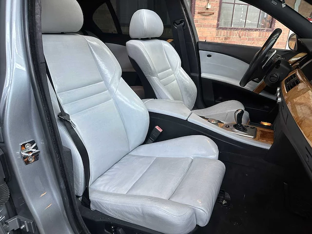 Bmw m5 5.0 v10 500pk 2006 5-serie youngtimer - afbeelding 41 van  46