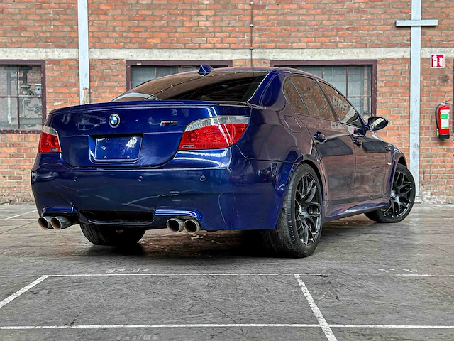Bmw m5 5.0 v10 500pk 2006 5-serie youngtimer - afbeelding 3 van  45