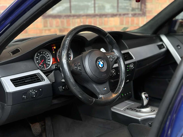 Bmw m5 5.0 v10 500pk 2006 5-serie youngtimer - afbeelding 10 van  45