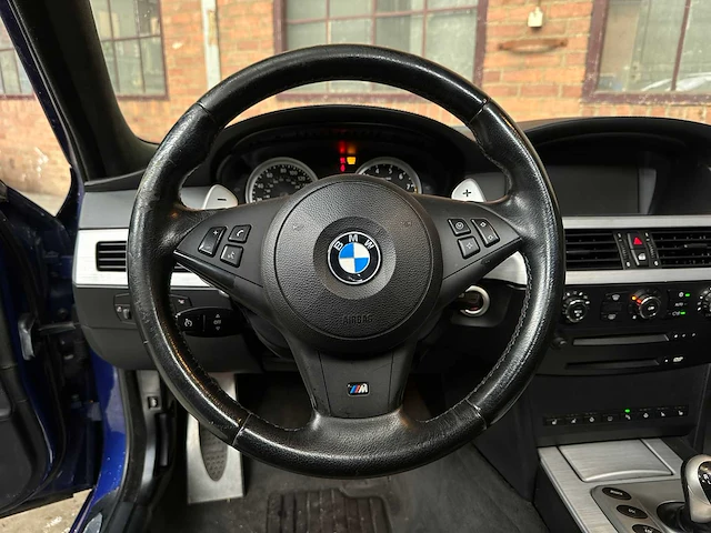 Bmw m5 5.0 v10 500pk 2006 5-serie youngtimer - afbeelding 11 van  45
