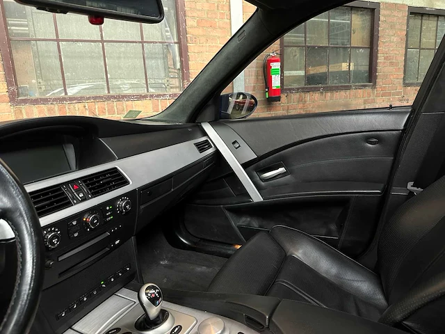 Bmw m5 5.0 v10 500pk 2006 5-serie youngtimer - afbeelding 13 van  45