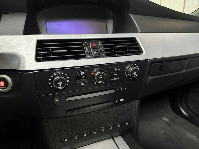 Bmw m5 5.0 v10 500pk 2006 5-serie youngtimer - afbeelding 22 van  45