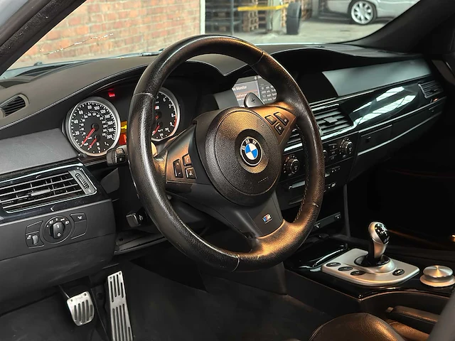 Bmw m5 5.0 v10 500pk 2006 5-serie - afbeelding 4 van  34