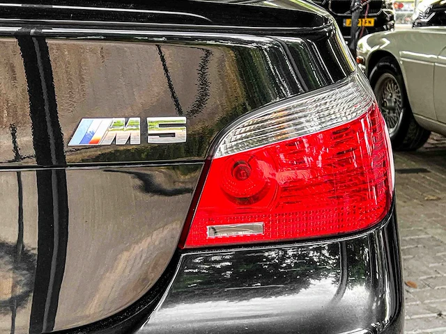 Bmw m5 5.0 v10 500pk 2007 5-serie youngtimer - afbeelding 4 van  45