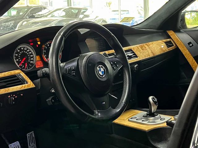 Bmw m5 5.0 v10 500pk 2007 5-serie youngtimer - afbeelding 7 van  45