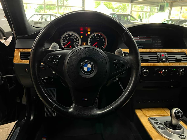 Bmw m5 5.0 v10 500pk 2007 5-serie youngtimer - afbeelding 8 van  45