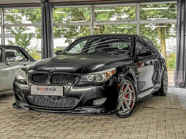 Bmw m5 5.0 v10 500pk 2007 5-serie youngtimer - afbeelding 1 van  45