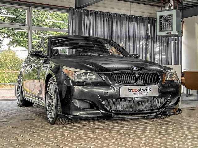 Bmw m5 5.0 v10 500pk 2007 5-serie youngtimer - afbeelding 44 van  45