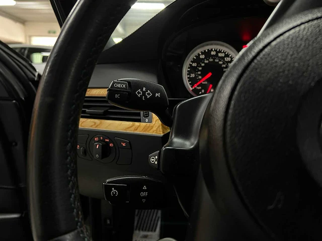 Bmw m5 5.0 v10 500pk 2007 5-serie youngtimer - afbeelding 14 van  45