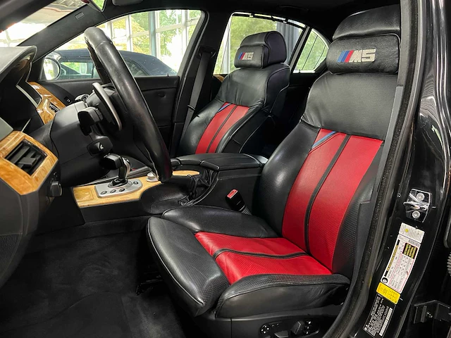 Bmw m5 5.0 v10 500pk 2007 5-serie youngtimer - afbeelding 24 van  45