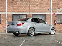 Bmw m5 5.0 v10 e60 500pk 2006 5-serie youngtimer - afbeelding 2 van  44