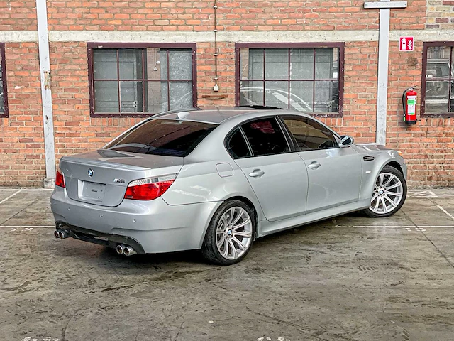 Bmw m5 5.0 v10 e60 500pk 2006 5-serie youngtimer - afbeelding 3 van  44