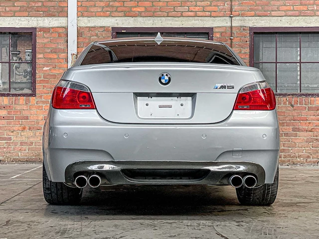 Bmw m5 5.0 v10 e60 500pk 2006 5-serie youngtimer - afbeelding 5 van  44