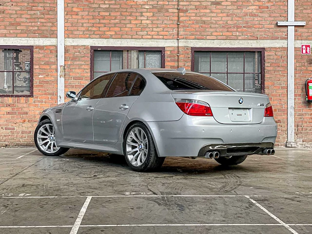 Bmw m5 5.0 v10 e60 500pk 2006 5-serie youngtimer - afbeelding 7 van  44
