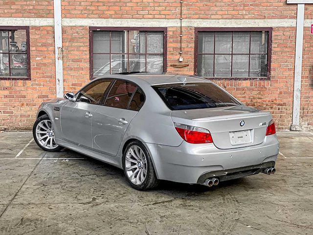 Bmw m5 5.0 v10 e60 500pk 2006 5-serie youngtimer - afbeelding 8 van  44