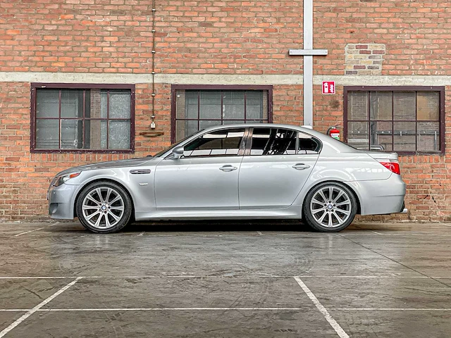 Bmw m5 5.0 v10 e60 500pk 2006 5-serie youngtimer - afbeelding 9 van  44