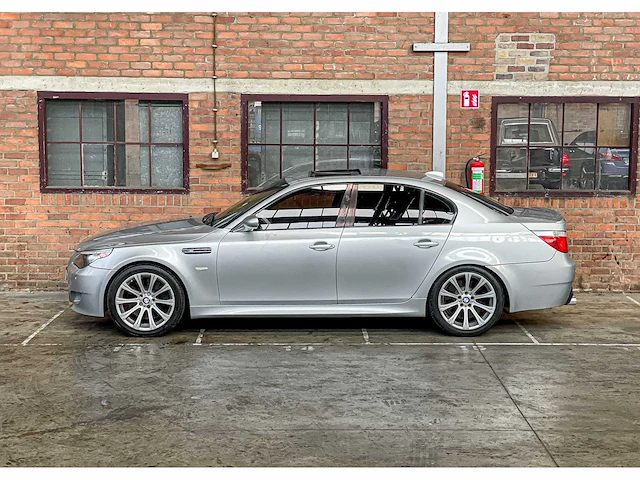 Bmw m5 5.0 v10 e60 500pk 2006 5-serie youngtimer - afbeelding 10 van  44
