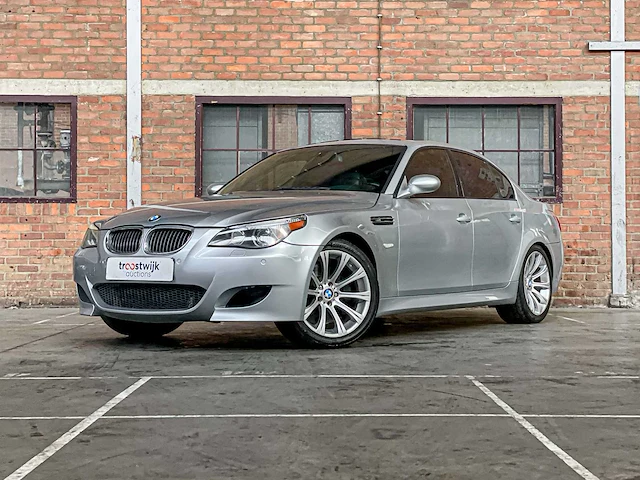 Bmw m5 5.0 v10 e60 500pk 2006 5-serie youngtimer - afbeelding 1 van  44