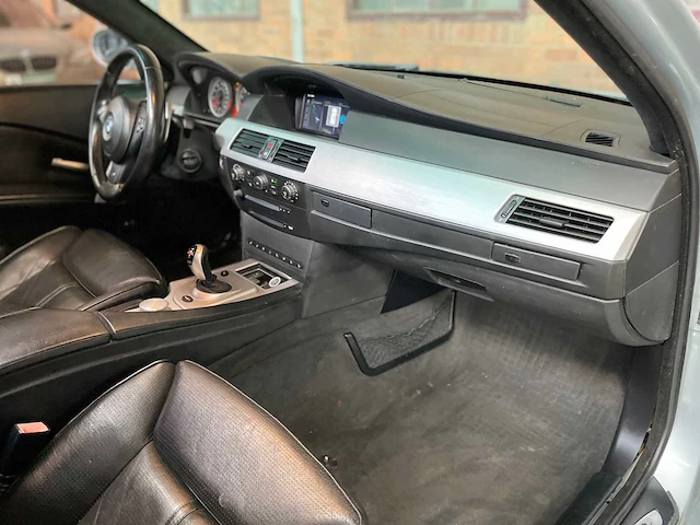 Bmw m5 5.0 v10 e60 500pk 2006 5-serie youngtimer - afbeelding 33 van  44