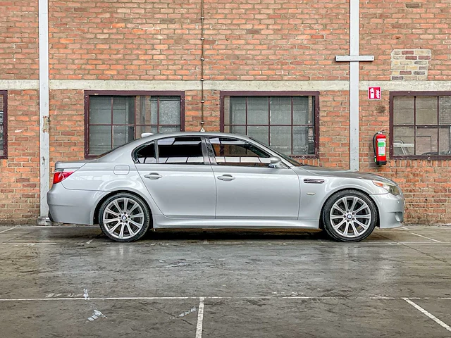Bmw m5 5.0 v10 e60 500pk 2006 5-serie youngtimer - afbeelding 43 van  44