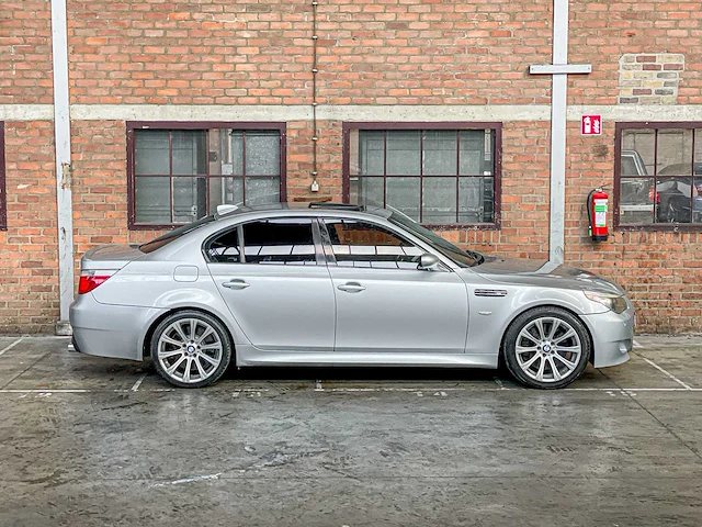 Bmw m5 5.0 v10 e60 500pk 2006 5-serie youngtimer - afbeelding 44 van  44