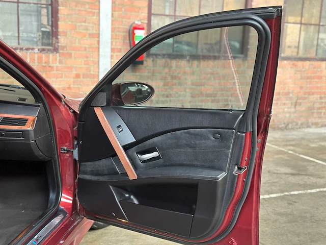 Bmw m5 5.0 v10 e60 500pk 2006 5-serie - afbeelding 8 van  25