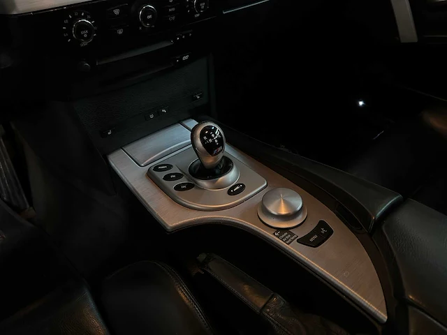 Bmw m5 5.0 v10 e60 507pk 2006 5-serie - afbeelding 10 van  35