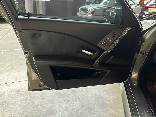 Bmw m5 5.0 v10 e60 507pk 2006 5-serie - afbeelding 14 van  35
