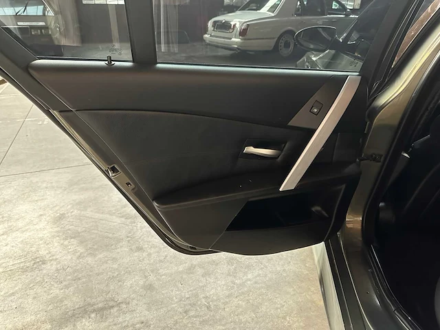Bmw m5 5.0 v10 e60 507pk 2006 5-serie - afbeelding 17 van  35