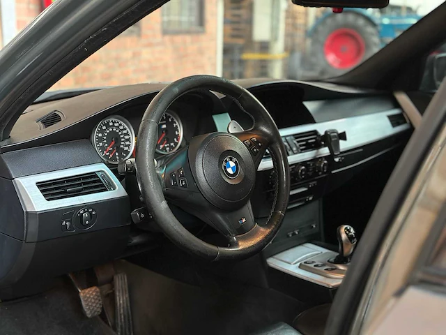 Bmw m5 5.0 v10 e60 507pk 2006 5-serie - afbeelding 35 van  35