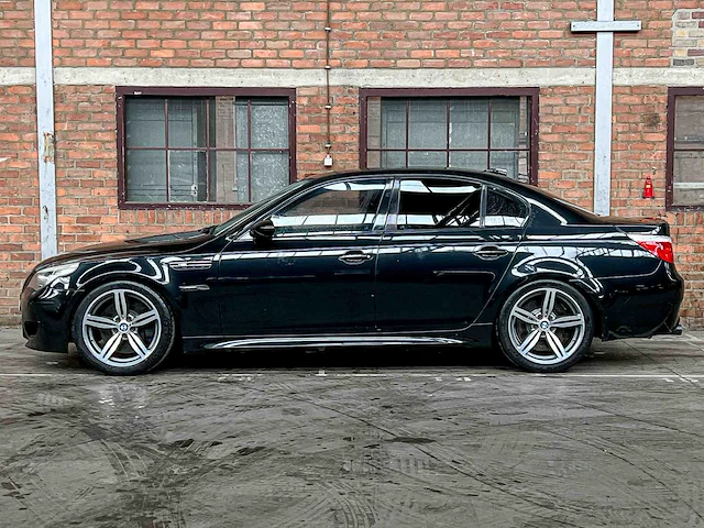 Bmw m5 5.0 v10 e60 507pk 2008 5-serie youngtimer - afbeelding 10 van  53