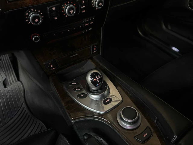 Bmw m5 5.0 v10 e60 507pk 2008 5-serie youngtimer - afbeelding 14 van  40