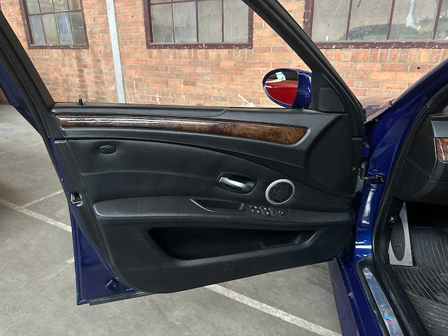 Bmw m5 5.0 v10 e60 507pk 2008 5-serie youngtimer - afbeelding 19 van  40