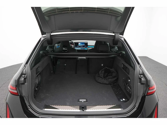 Bmw m5 touring 4.4 v8 hybride 728pk automaat 2025 nieuwe auto - afbeelding 62 van  69