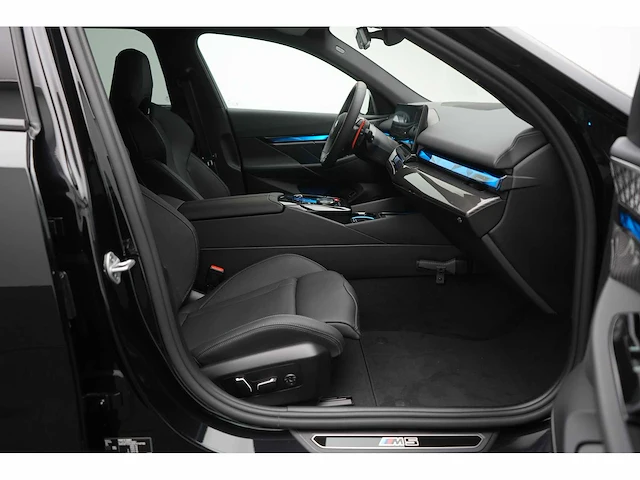 Bmw m5 touring 4.4 v8 hybride 728pk automaat 2025 nieuwe auto - afbeelding 6 van  69