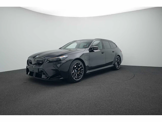 Bmw m5 touring 4.4 v8 hybride 728pk automaat 2025 nieuwe auto - afbeelding 1 van  69