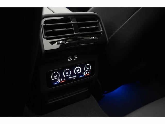 Bmw m5 touring 4.4 v8 hybride 728pk automaat 2025 nieuwe auto - afbeelding 32 van  69