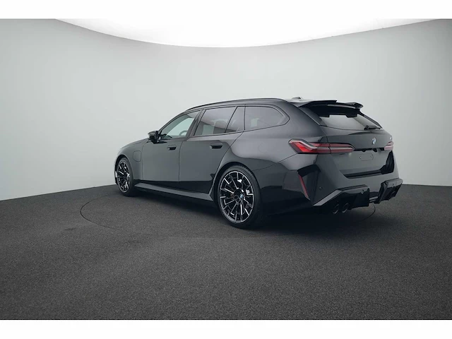 Bmw m5 touring 4.4 v8 hybride 728pk automaat 2025 nieuwe auto - afbeelding 34 van  69