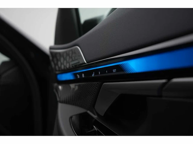 Bmw m5 touring 4.4 v8 hybride 728pk automaat 2025 nieuwe auto - afbeelding 54 van  69