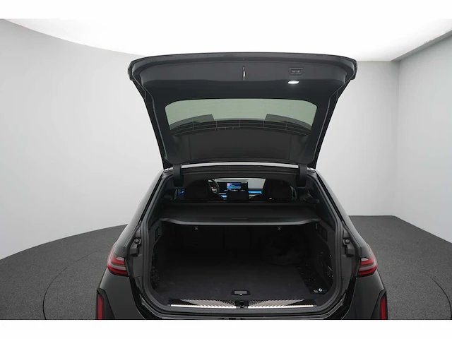 Bmw m5 touring 4.4 v8 hybride 728pk automaat 2025 nieuwe auto - afbeelding 60 van  69