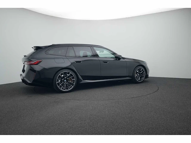 Bmw m5 touring 4.4 v8 hybride 728pk automaat 2025 nieuwe auto - afbeelding 56 van  69