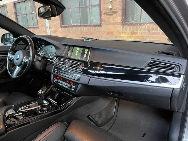 Bmw m550d touring xdrive 381pk 2014 (origineel-nl) 5-serie, 3-xfp-64 - afbeelding 48 van  77