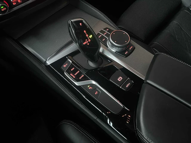 Bmw m550i xdrive high executive (facelift) 530pk 2019 g30 5-serie, h-687-zn - afbeelding 36 van  50