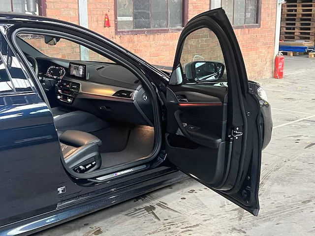 Bmw m550i xdrive high executive (facelift) 530pk 2019 g30 5-serie, h-687-zn - afbeelding 37 van  50