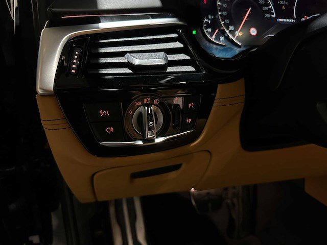 Bmw m550i xdrive high executive g30 462pk 2018 (origineel-nl), rs-253-r - afbeelding 22 van  65