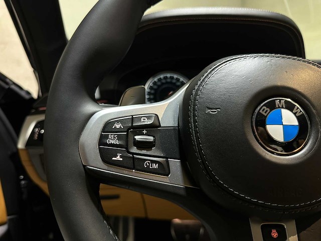 Bmw m550i xdrive high executive g30 462pk 2018 (origineel-nl), rs-253-r - afbeelding 24 van  65