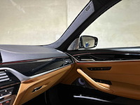 Bmw m550i xdrive high executive g30 462pk 2018 (origineel-nl), rs-253-r - afbeelding 35 van  65