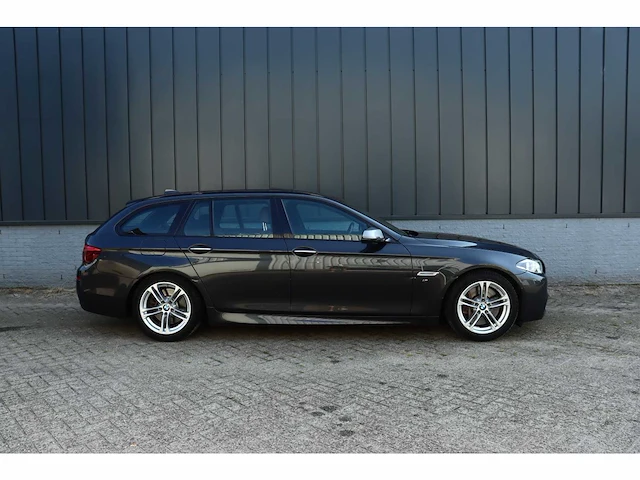 Bmw m550xd touring f10 full option & m-pakket automaat, 7-trp-12 - afbeelding 11 van  15