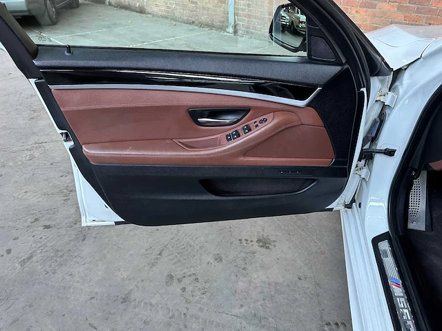 Bmw m550xd touring m-sport f11 381pk 2012 5-serie, gbn-87-t - afbeelding 26 van  51