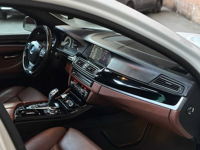 Bmw m550xd touring m-sport f11 381pk 2012 5-serie, gbn-87-t - afbeelding 37 van  51